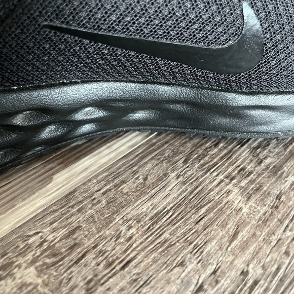 Nike Black Athletic Shoes with Cushioned Midsole - Picture 3 of 7